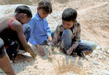 Mica Mine Kinderarbeit; © obs/ZDF/Brando Baranzelli