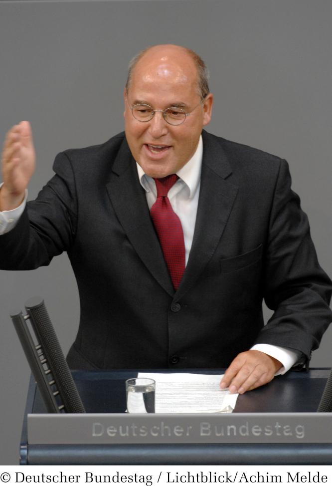 Gregor Gysi im Bundestag am Rednerpult