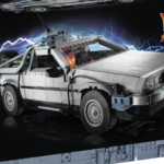 Das LEGO Modell des DeLorean aus 2022: Karton der Zeitmaschine