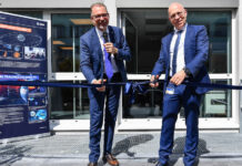 Space Security-Zentrum Darmstadt: Zentrumsleiter Rolf Densing und Josef Aschbacher bei der Einweihung.