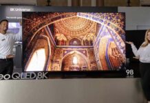 Präsentation eines Samsung Neo QLED 8K TV auf der CES 2023