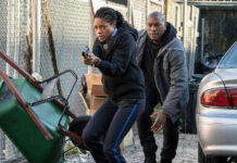 Alicia West (Naomie Harris) und Mouse (Tyrese Gibson) kämpfen in "Black and Blue" ums Überleben.