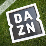 DAZN Logo Fußball-Rasen