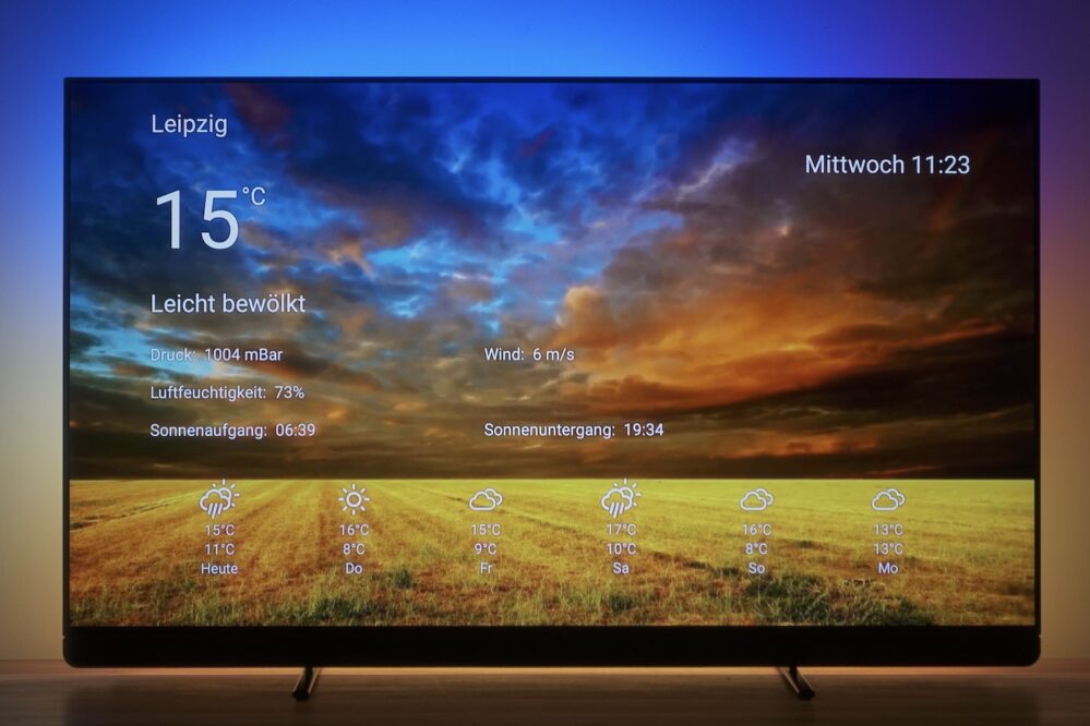 Philips OLED909 Ambilight Features