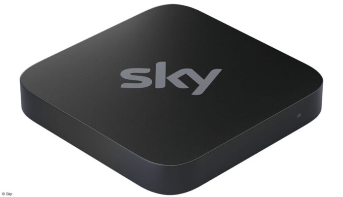 Die kleine Sky-Stream-Box findet überall am im TV-Rack platz. Auch versteckt hinter dem Receiver ist dank Bluetooth-Fernbedienung die Montage möglich.