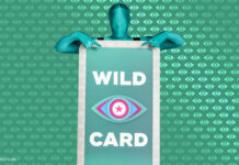 Ein Mann im grünen Anzug mit der Wild-Card