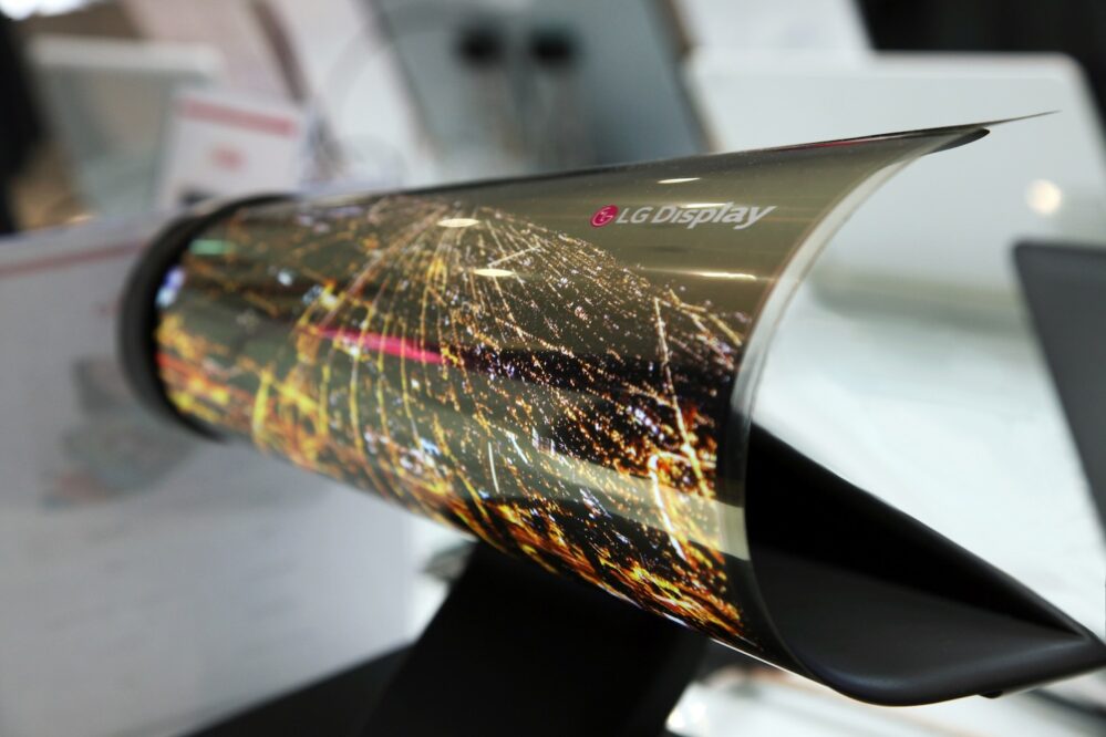 (LG Display) 18-inch Rollable OLED Display