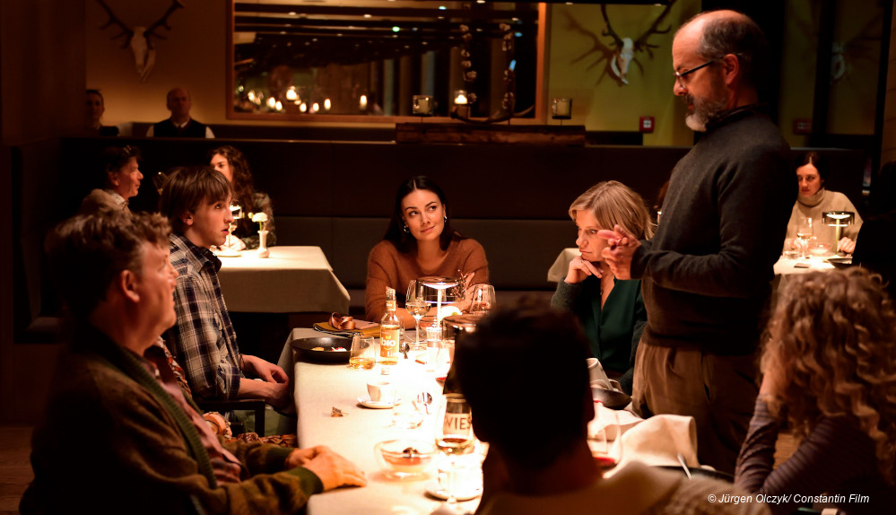 Streit beim Abendessen in "Der Spitzname"