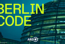 Reichstagskuppel mit dem "Berlin Code"-Schriftzug