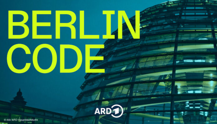 Reichstagskuppel mit dem "Berlin Code"-Schriftzug