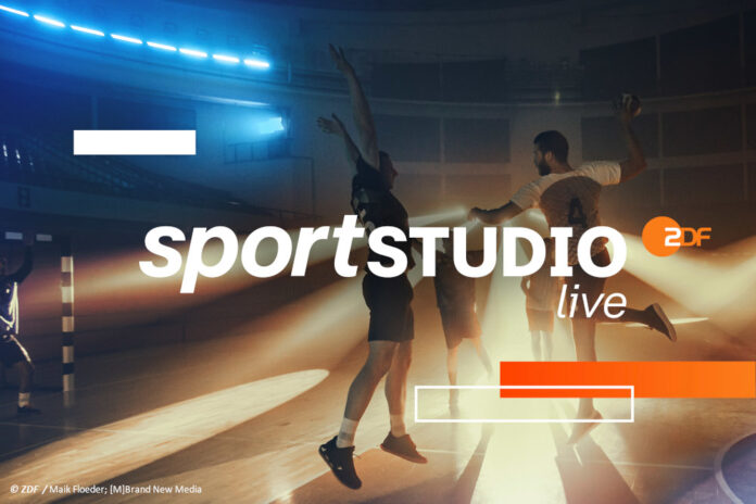 In einer Fotomontage steht im Vordergrund Sportstudio live und im Hintergrund wirft ein Handball-Spieler in einer Spielsituation einen Ball auf ein Handball-Tor.