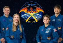 Das offizielle Porträt der Mitglieder der SpaceX Crew-10 der NASA mit (von links) Missionsspezialist Kirill Peskov von Roskosmos; Pilotin Nichole Ayers und Kommandantin Anne McClain, beide NASA-Astronauten; und Missionsspezialist Takuya Onishi von der JAXA (Japan Aerospace Exploration Agency).